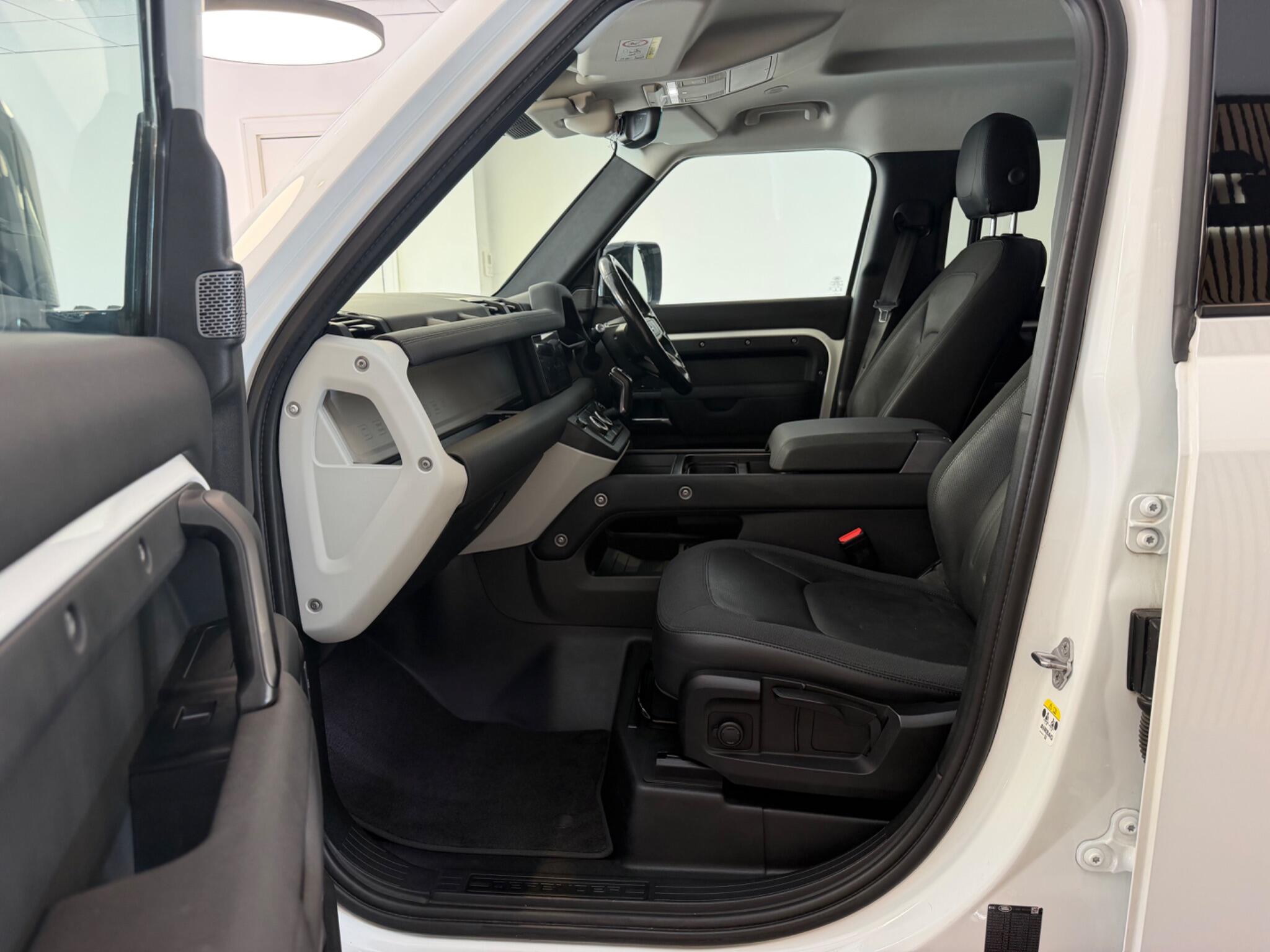 Land Rover Defender 110